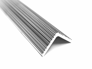 Hliníkový dekorativní úhelník 20x20x2,5mm 0,5mb PA38