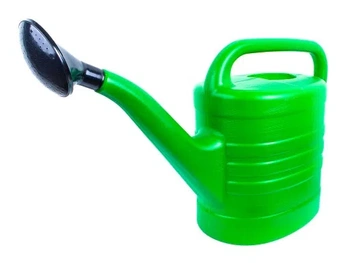 Plastová zahradní konev, 5 litrů