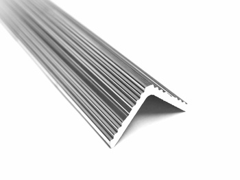 Hliníkový ozdobný úhelník 30x30x2,5mm 1mb PA38