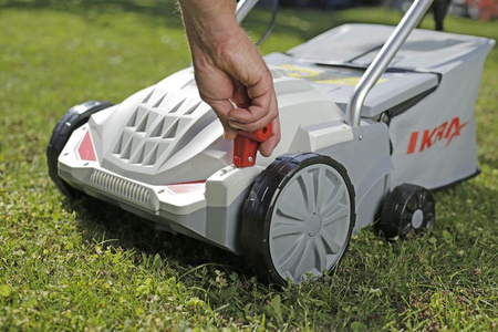 Ikra perlátor a elektrický vertikutátor 2v1 1500W IEVL 1532