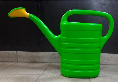 Zelená plastová konev, 12l