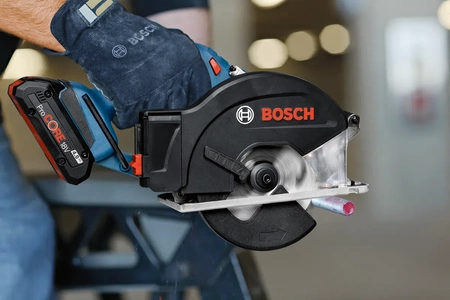 Aku kotoučová pila Bosch GKM 18V-50 06016B8000